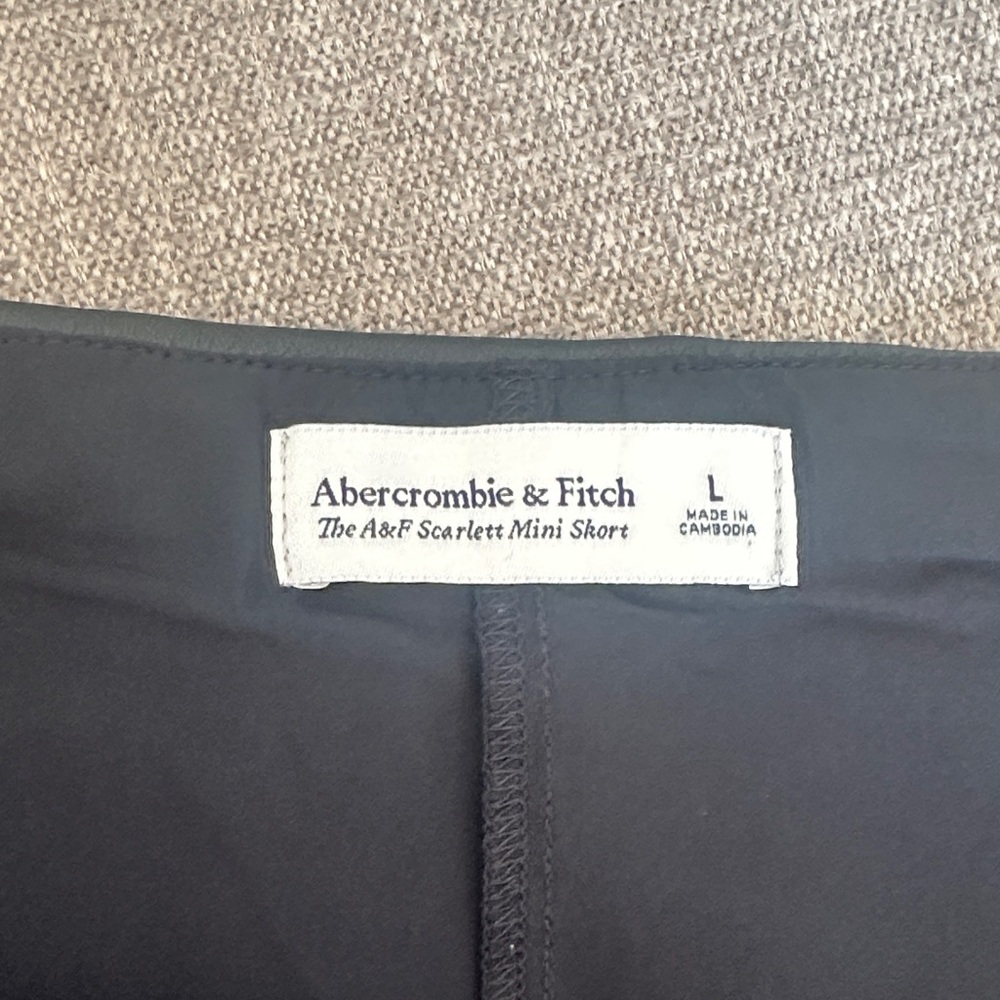 Abercrombie & Fitch The A&F Scarlett Vegan Leather Mini Skort - Picture 6 of 8